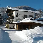 Gaestehaus Bergland בית הארחה ברוואנג